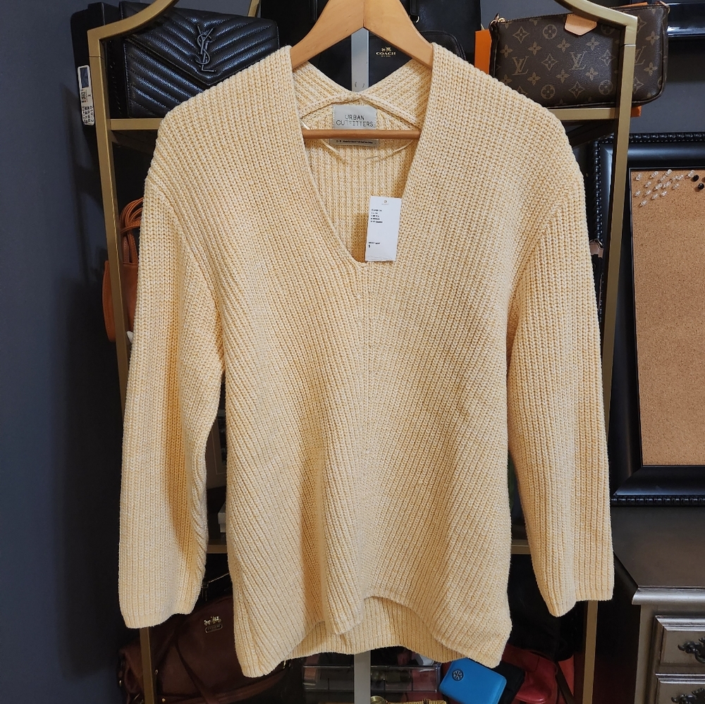 NWT Urban Outfitters Victoria Overized Chunky Knit Sweater Size Small